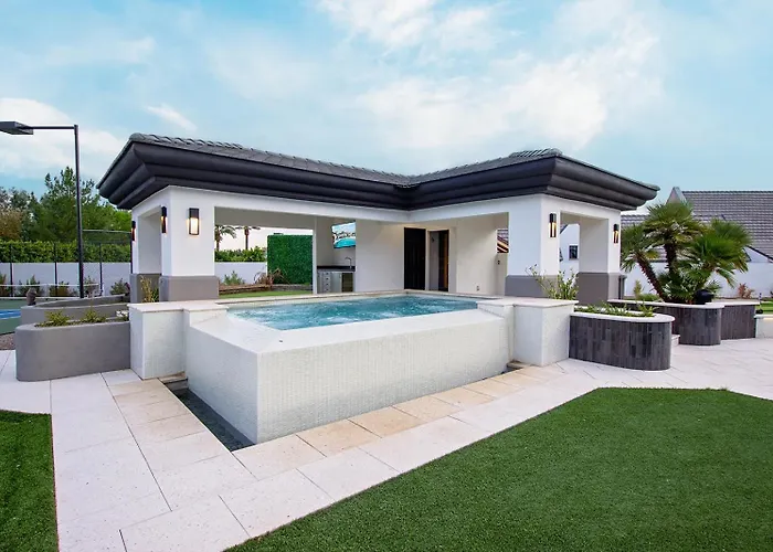 Summer Getaway, Life, Pickleball, Pool, Golf Villa