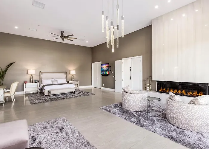 Summer Getaway, Life, Pickleball, Pool, Golf Villa Phoenix