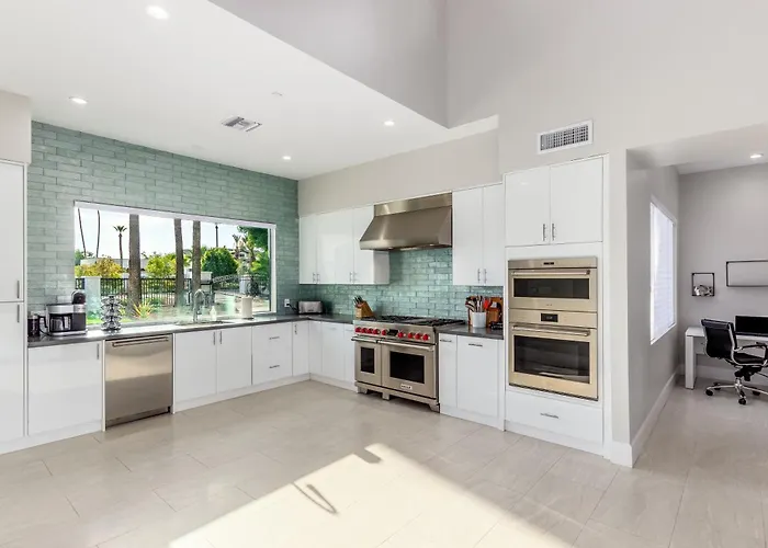 Summer Getaway, Life, Pickleball, Pool, Golf Villa Phoenix
