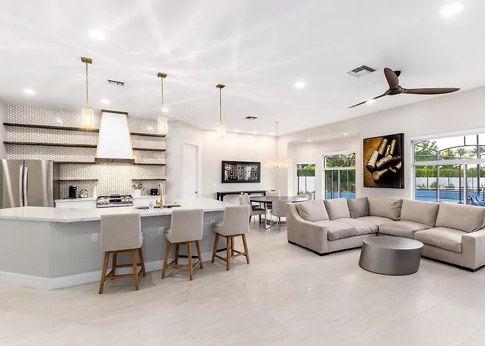 Villa Summer Getaway, Life, Pickleball, Pool, Golf *