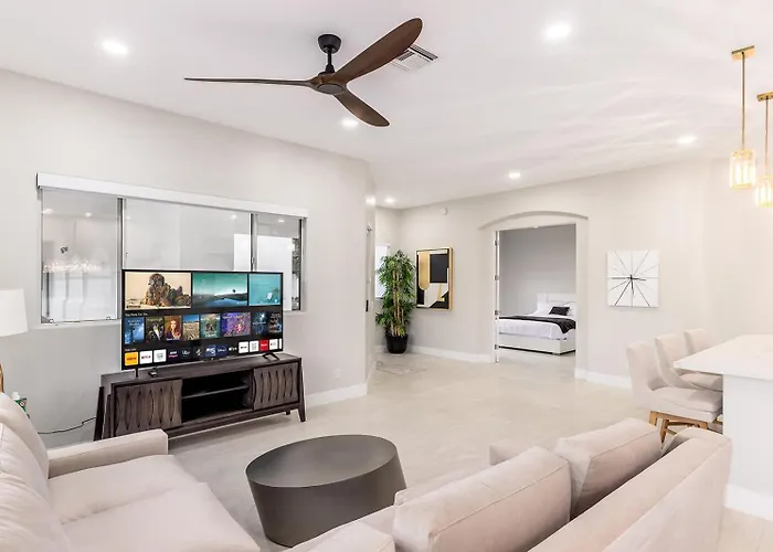 Summer Getaway, Life, Pickleball, Pool, Golf Villa Phoenix