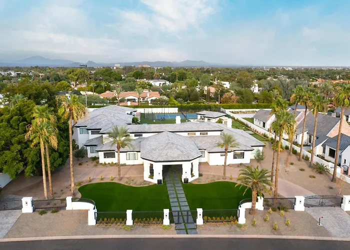 Summer Getaway, Life, Pickleball, Pool, Golf Villa Phoenix